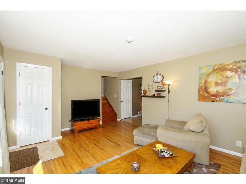 257 Elm Dr, Apple Valley, MN 55124