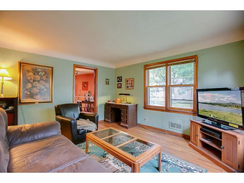 935 Wilson Ave, Saint Paul, MN 55106