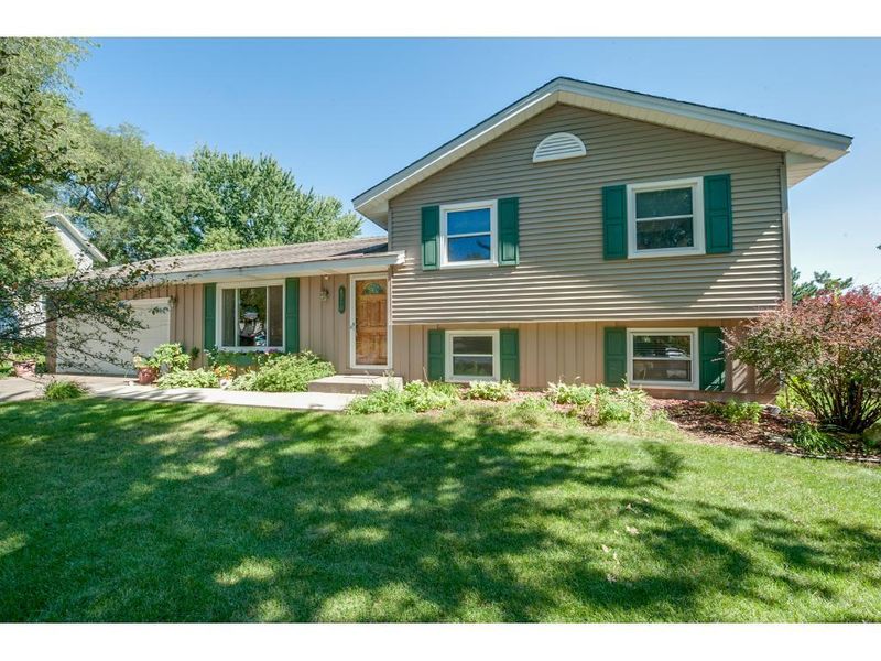 8710 81st St S, Cottage Grove, MN 55016