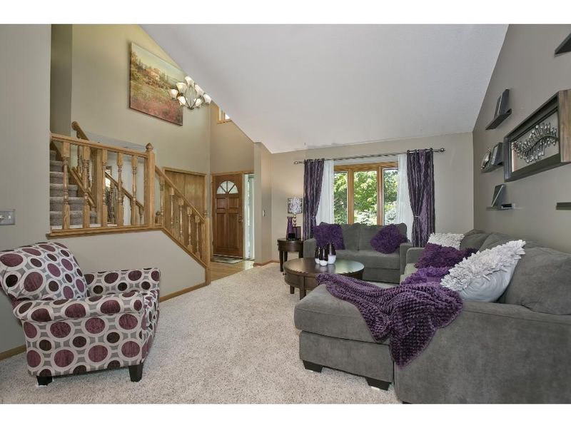 9855 Bennett Pl, Eden Prairie, MN 55347