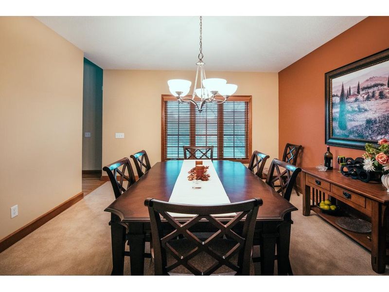 1018 Overlook Dr, Carver, MN 55315