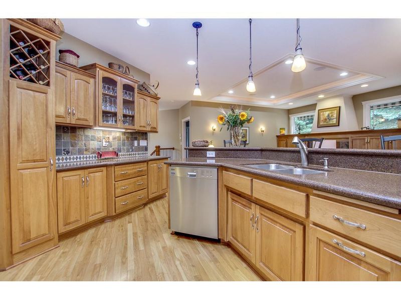 2504 Skyblue Ct, White Bear Lake, MN 55110