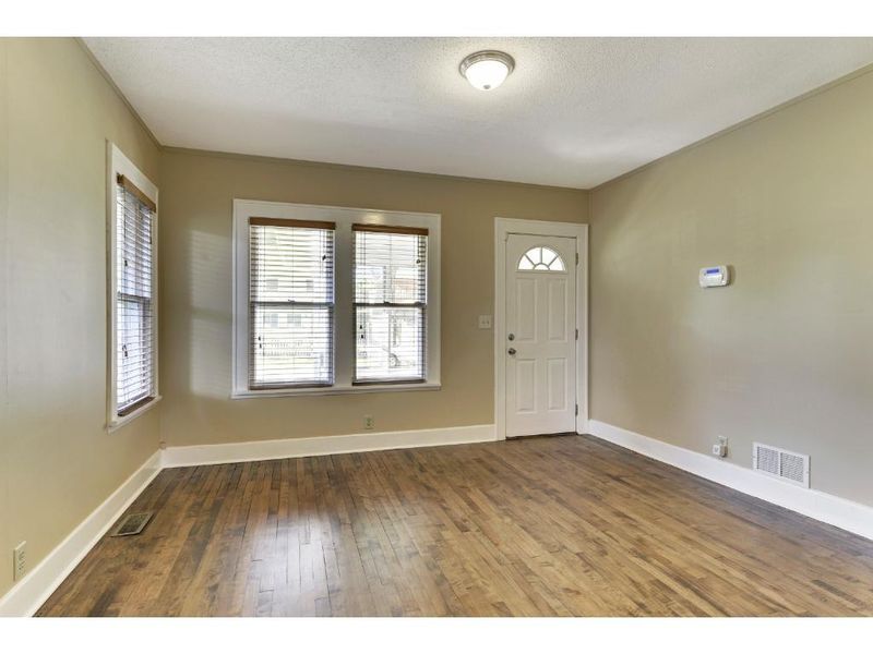 1062 Sherburne Ave, Saint Paul, MN 55104