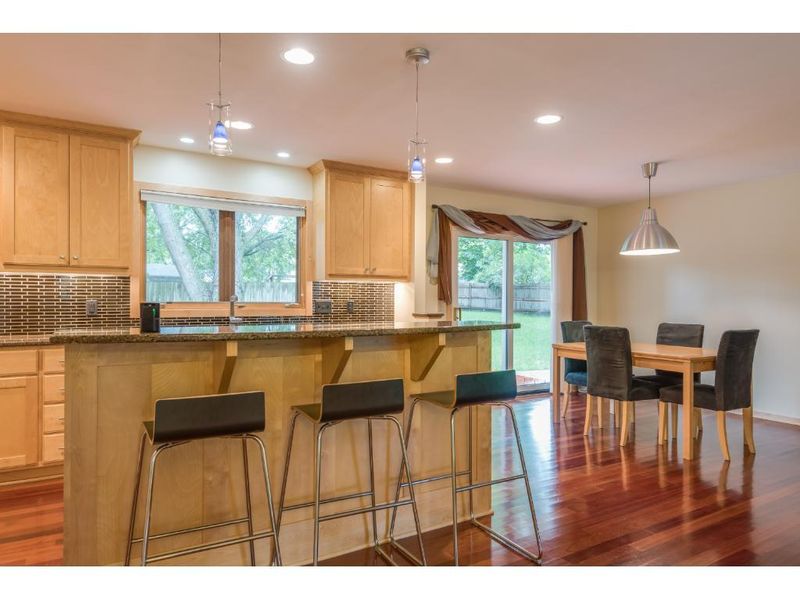 500 Del Rio Dr, Chanhassen, MN 55317