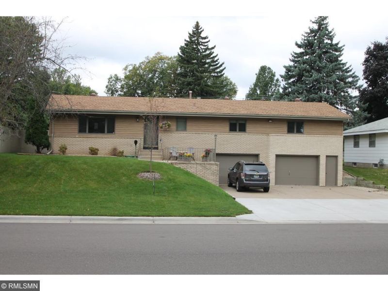 6807 Beard Ave N, Brooklyn Center, MN 55429