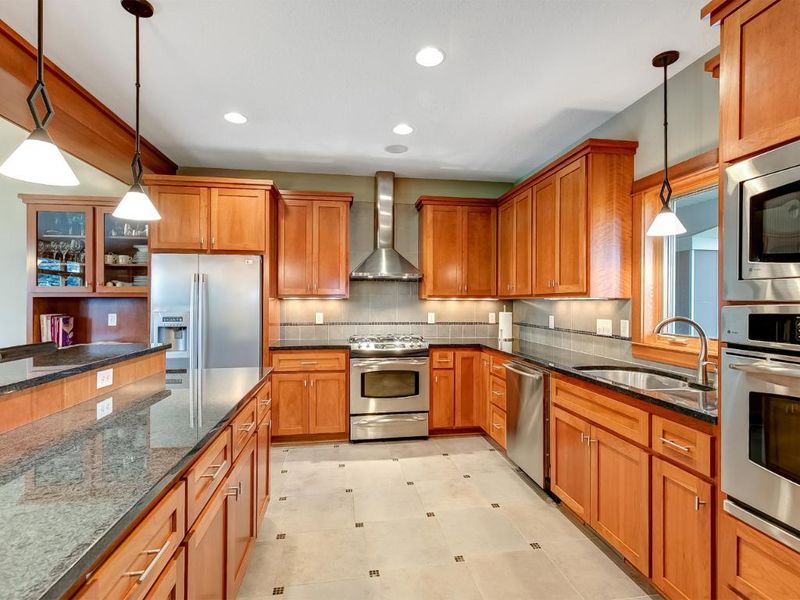 2008 Paris Alcove N, Stillwater, MN 55082