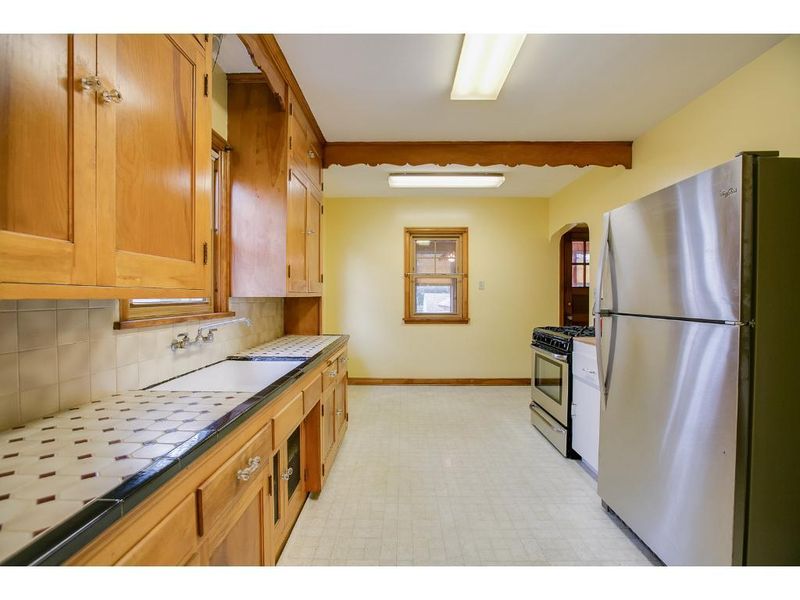 766 Montana Ave E, Saint Paul, MN 55106