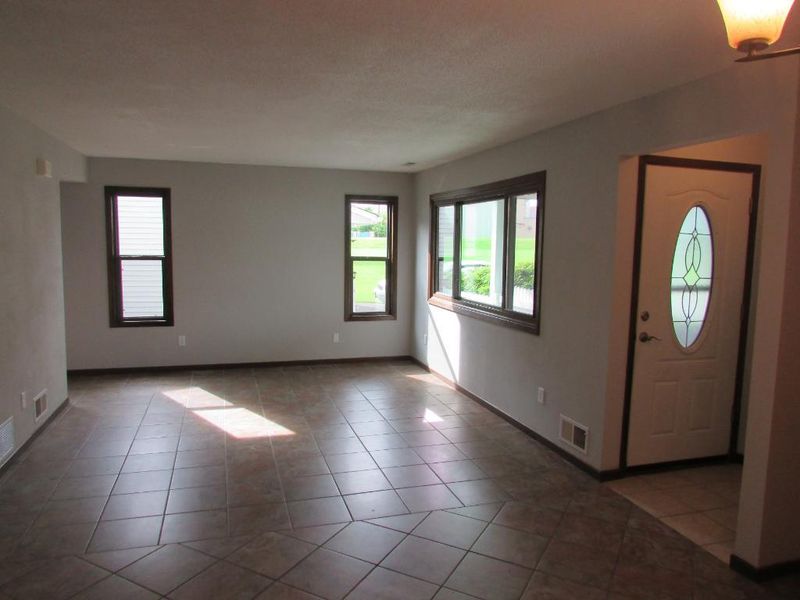 9367 Ranchview Ln N, Maple Grove, MN 55369