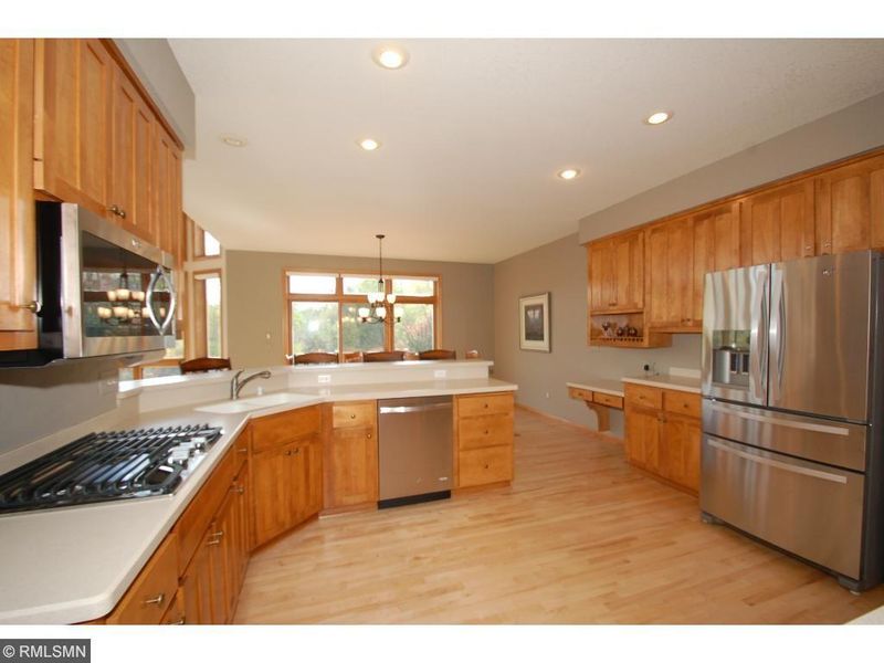 4650 Stonecliffe Dr, Eagan, MN 55122
