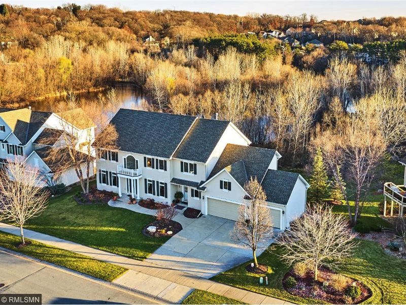 4650 Stonecliffe Dr, Eagan, MN 55122