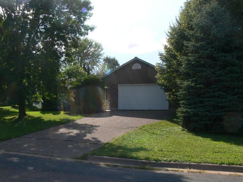 29760 Neal Ave, Lindstrom, MN 55045