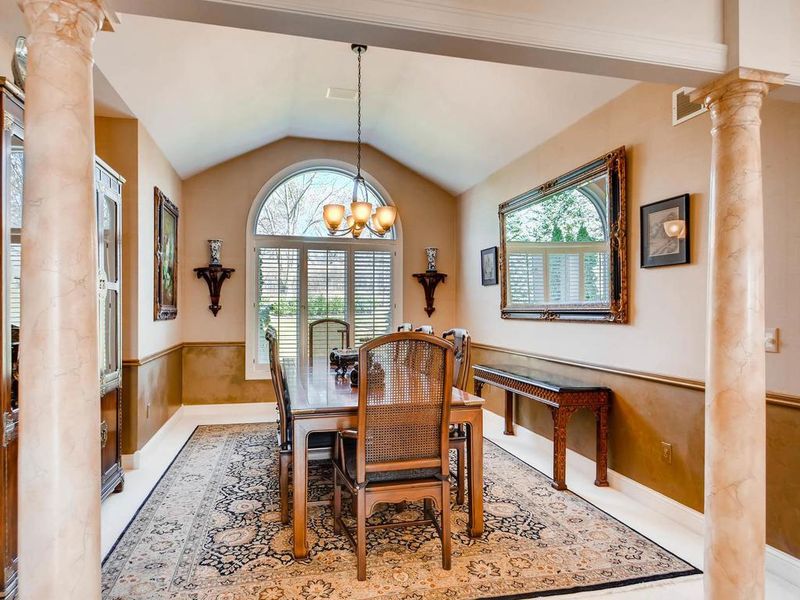 5200 Saint Albans Bay Rd, Excelsior, MN 55331