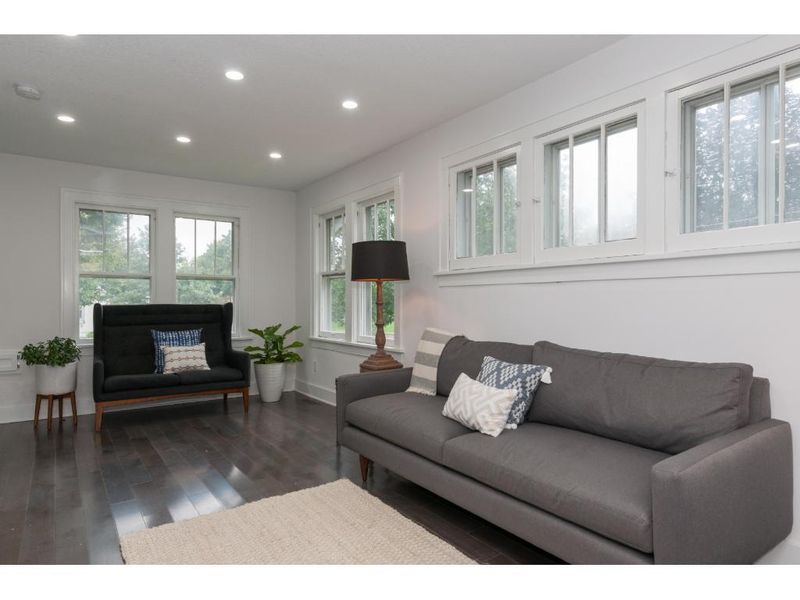 1942 Juliet Ave, Saint Paul, MN 55105