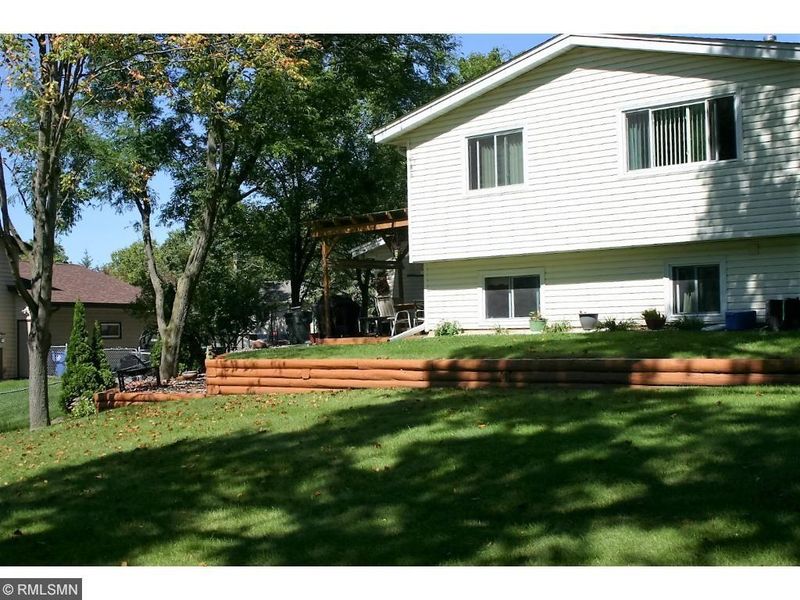 801 Leisure Ln, Burnsville, MN 55337