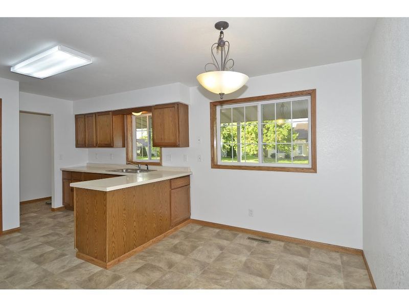 2215 4th Ave SE, Owatonna, MN 55060