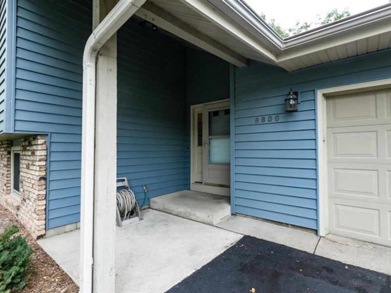8800 Xerxes Ave S, Bloomington, MN 55431