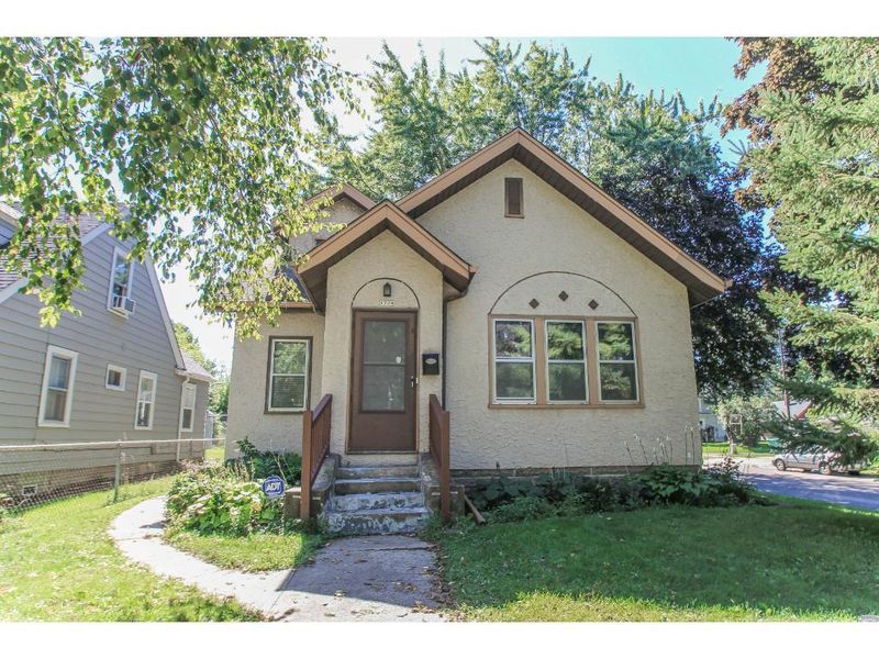 1720 Beech St, Saint Paul, MN 55106