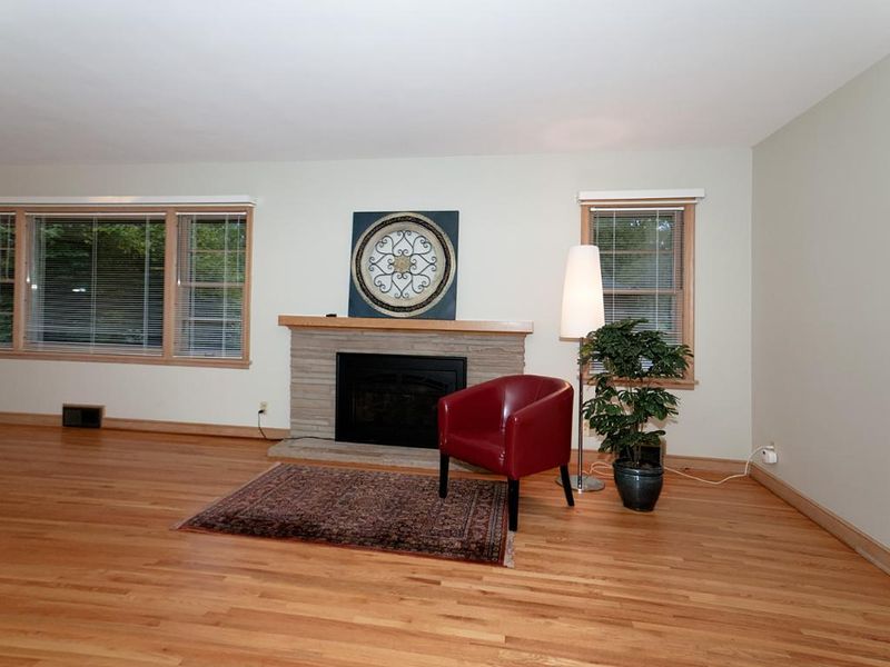 1794 Tatum St, Falcon Heights, MN 55113