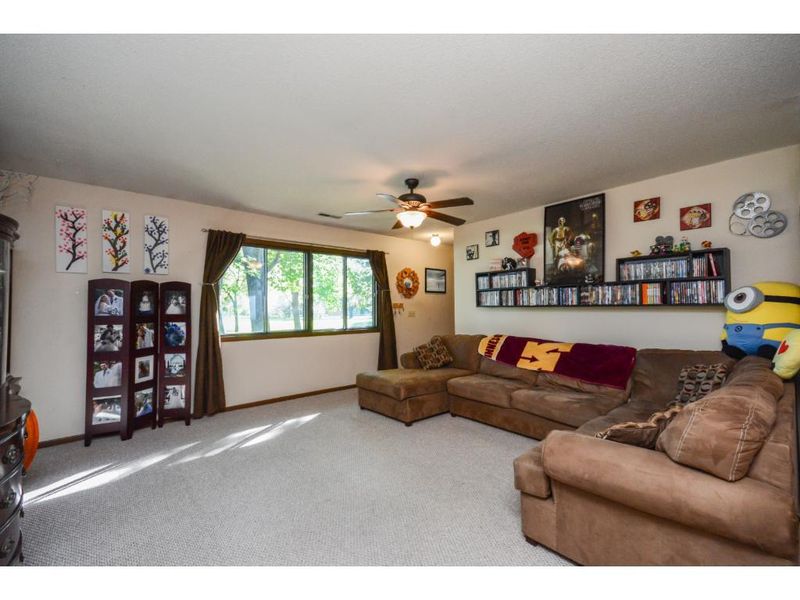 9339 Ranchview Ln N, Maple Grove, MN 55369