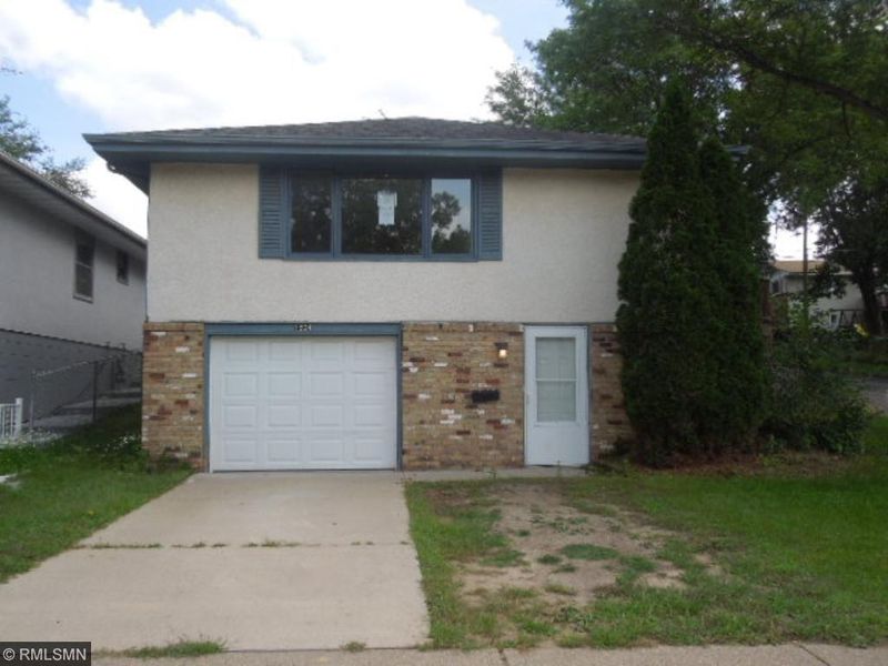 1504 Mcafee St, Saint Paul, MN 55106