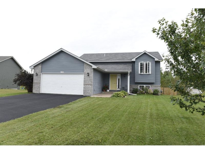 1500 Cedar Dr S, Cambridge, MN 55008