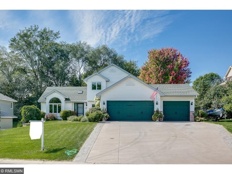 2889 Duluth St, Maplewood, MN 55109