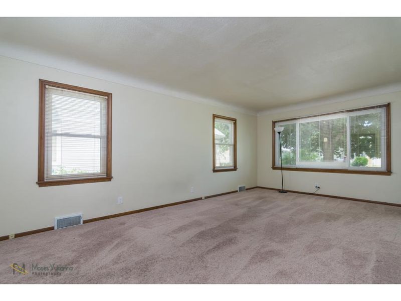 3745 Perry Ave N, Robbinsdale, MN 55422