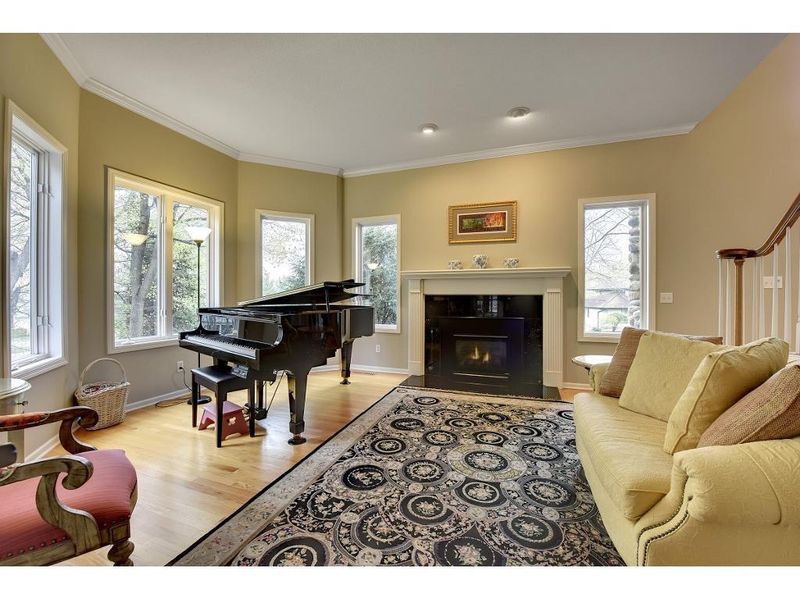 6357 Cliffwood Cir, Excelsior, MN 55331