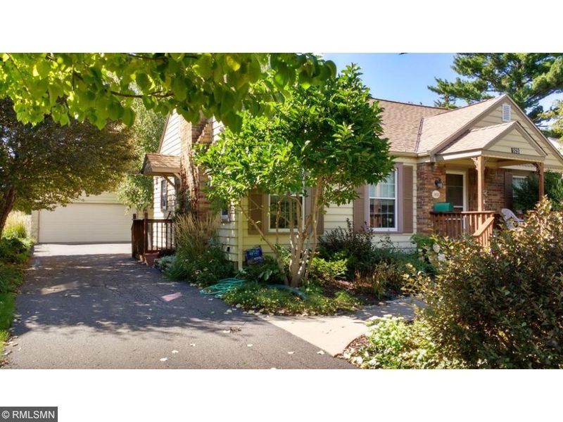 1825 Simpson St, Falcon Heights, MN 55113