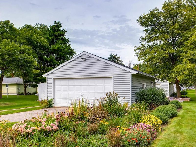 316 S Cedar St, Belle Plaine, MN 56011