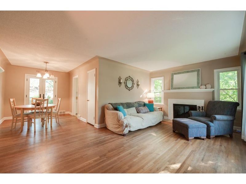 1429 Oxford St, Hopkins, MN 55343
