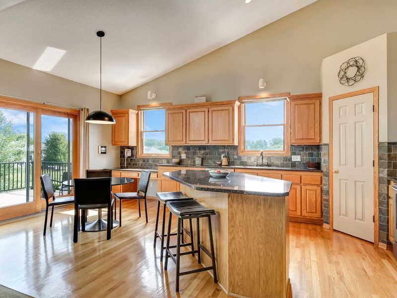 10457 Glen Eagle Cir, Woodbury, MN 55129