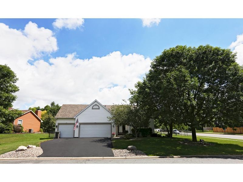 6215 N Ridge Dr, Savage, MN 55378
