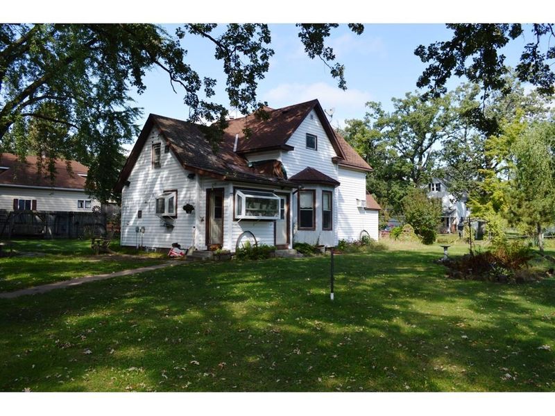 6521 Maple St, North Branch, MN 55056