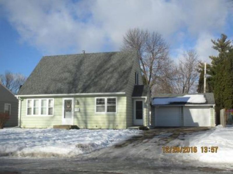 556 12th St NE, Owatonna, MN 55060