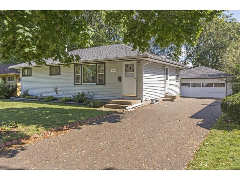 5642 Rhode Island Ave N, Crystal, MN 55428