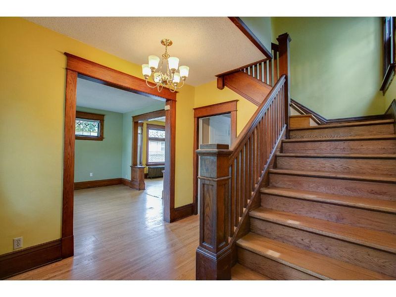 1592 7th St E, Saint Paul, MN 55106