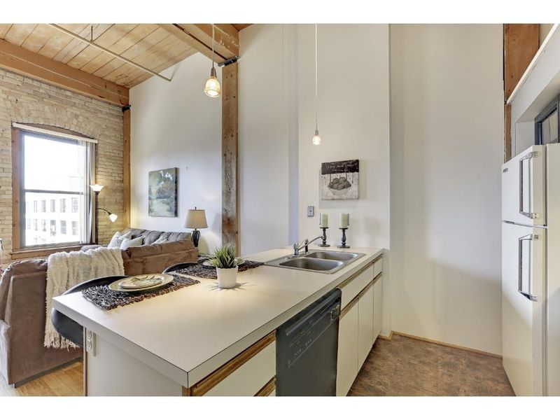 210 N 2nd St #402, Minneapolis, MN 55401