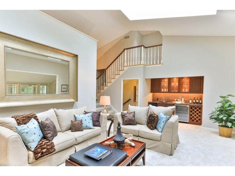 6100 Habitat Ct S, Edina, MN 55436