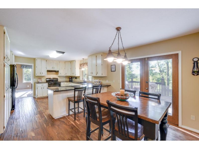 7425 Farmhill Dr, Mound, MN 55364