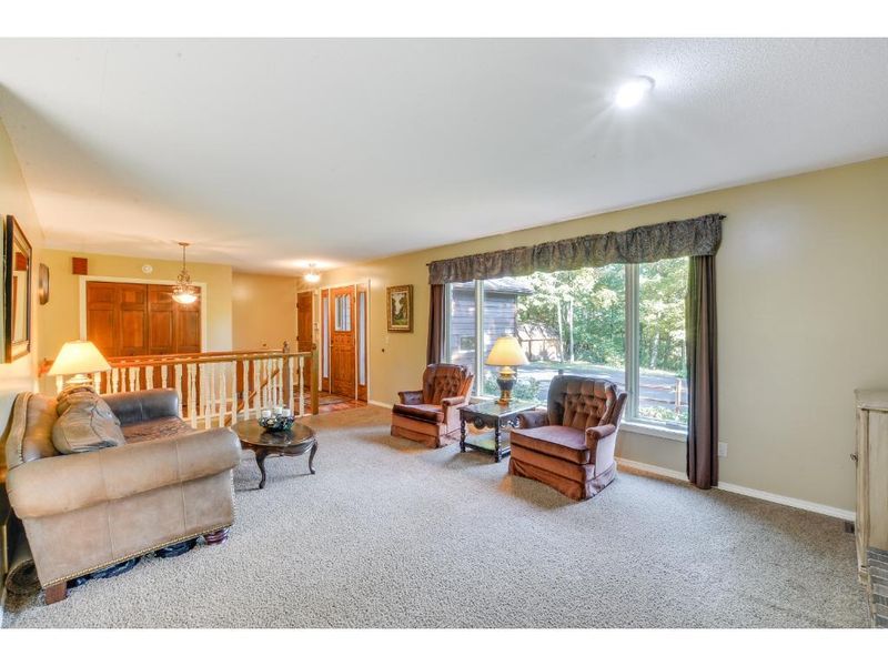 7425 Farmhill Dr, Mound, MN 55364