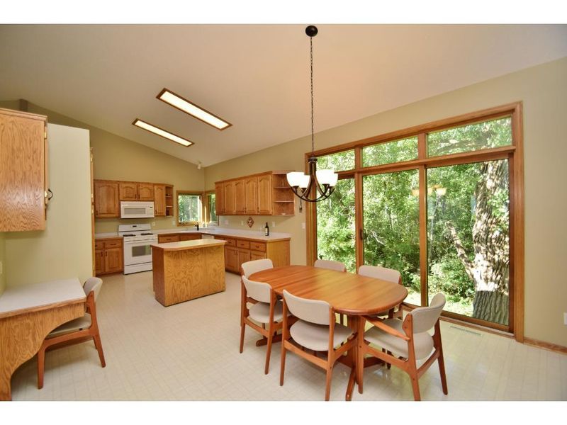 2655 Barclay St, Maplewood, MN 55109