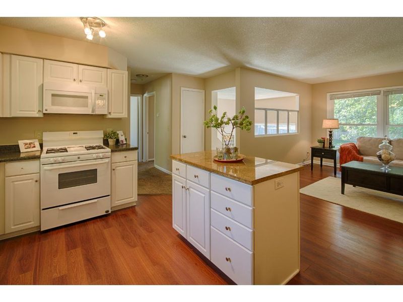 2755 Scott Ave N, Golden Valley, MN 55422