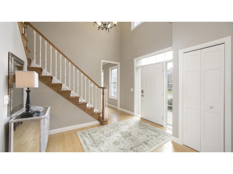 16360 Kelsey Ln, Eden Prairie, MN 55347