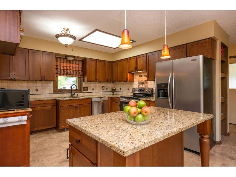 3011 Meyer Ct, Maplewood, MN 55109