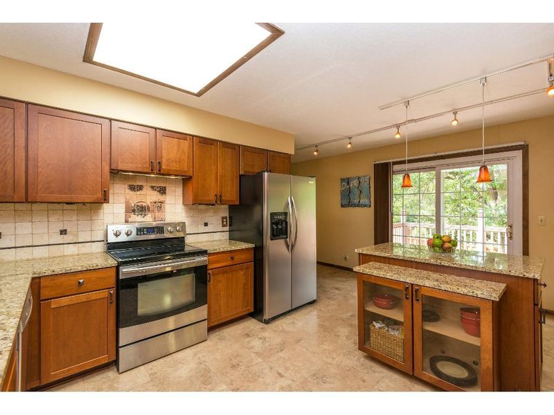 3011 Meyer Ct, Maplewood, MN 55109