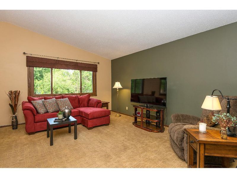 3011 Meyer Ct, Maplewood, MN 55109