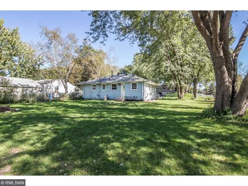466 Greenway Ave N, Oakdale, MN 55128