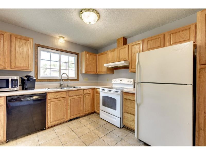 7732 Penn Ave N, Brooklyn Park, MN 55444