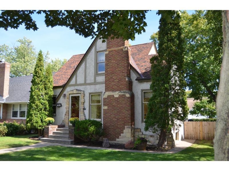 4221 22nd Ave S, Minneapolis, MN 55407